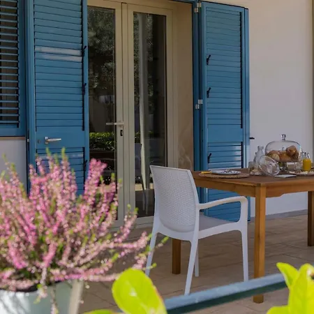Holiday home Mareinsicilia Dammusa *